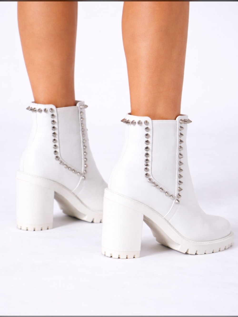 Jessica Simpson size 9.5 Demmie Leather Chunky Block Heel Studded Ankle Boots